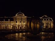 Nočný pohľad na Prezidentský palác